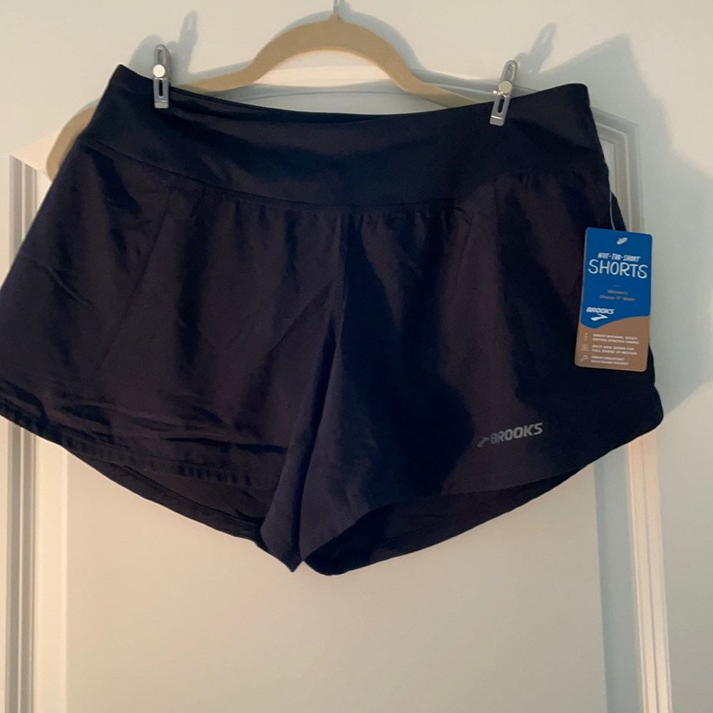 Fitness cleanout!NWT Brooks running short Black M